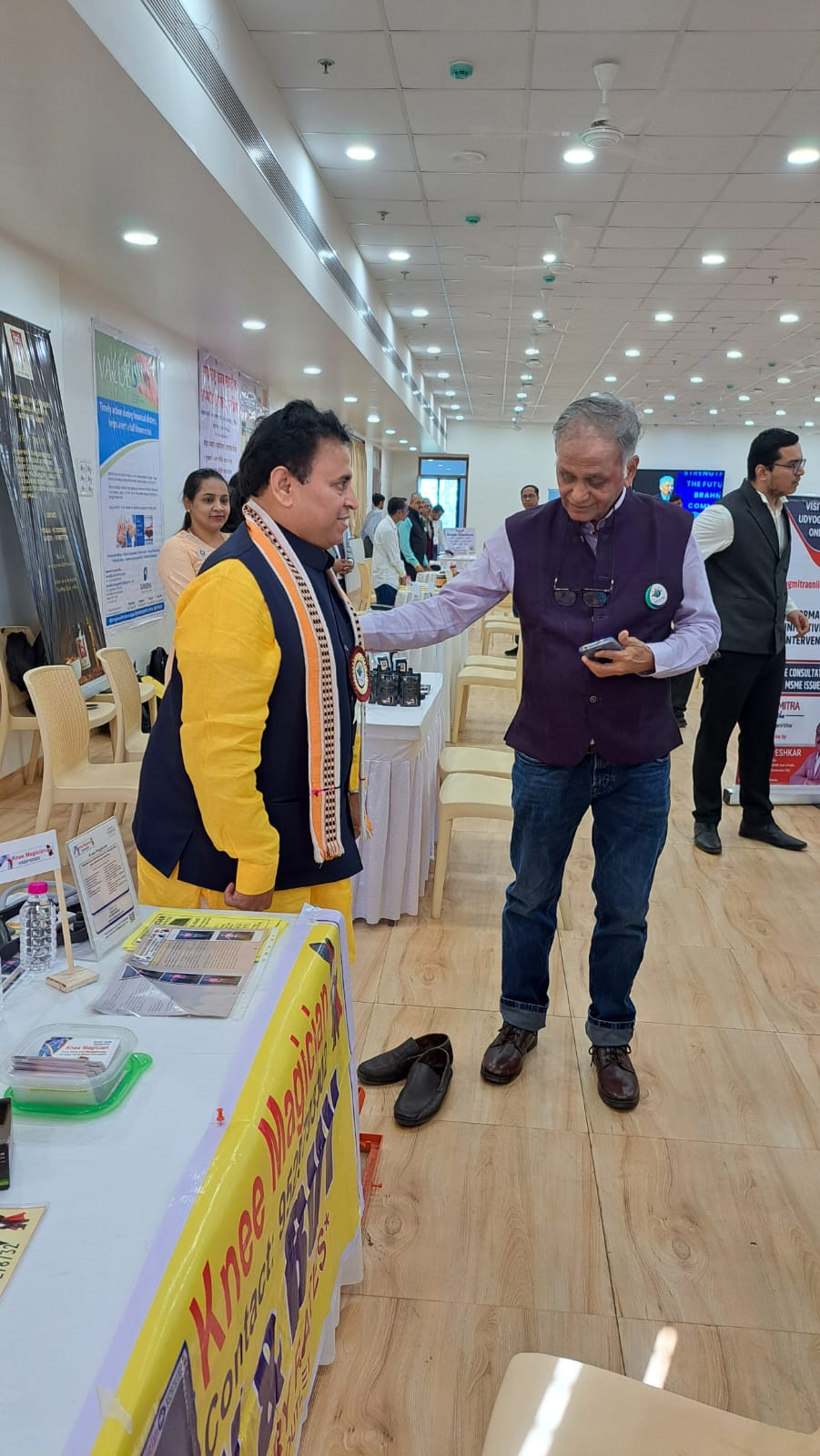 Bjp leader Sunil Deodhar tried and liked the board