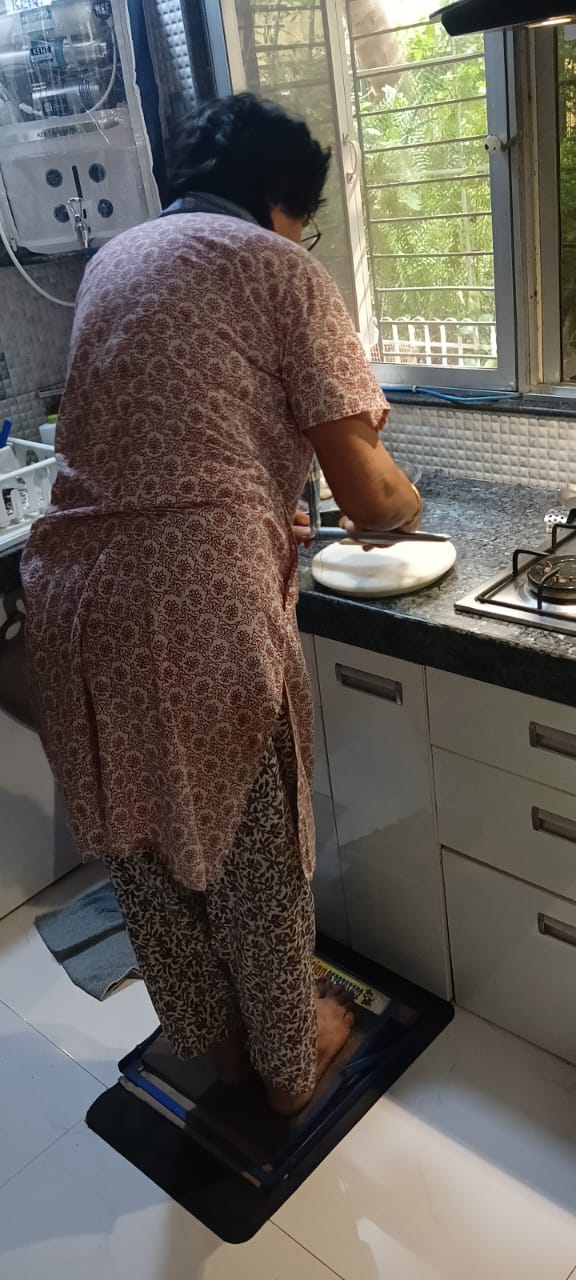 Relax your legs even while standing - Knee Magician Exercise board